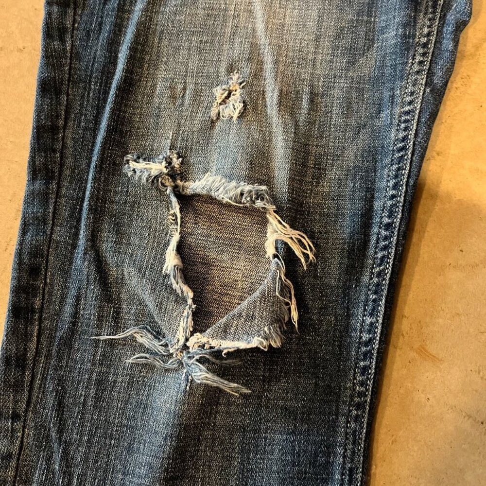 Cosmic Blue Love‎ Women’s Distressed Straight Leg Short Jeans 32” - Picture 5 of 6